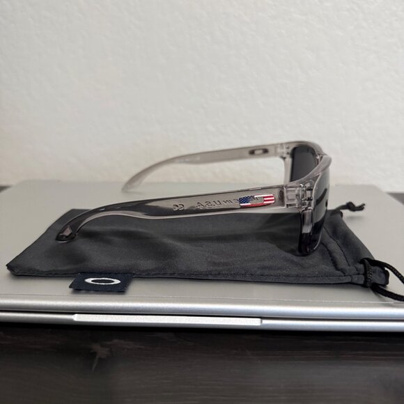 OO9102 Oakley Holbrook USA Flag Collection Smoke Gray Frame - Picture 4 of 9